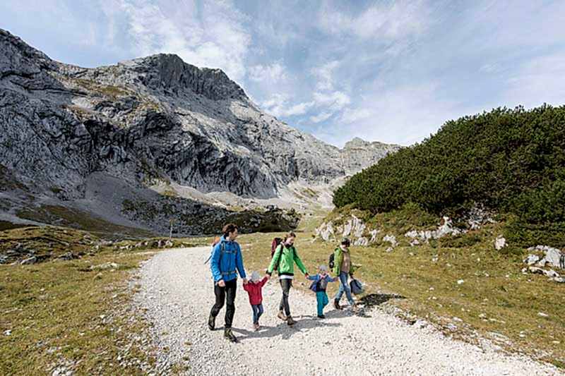 hikers_fend_family.jpg