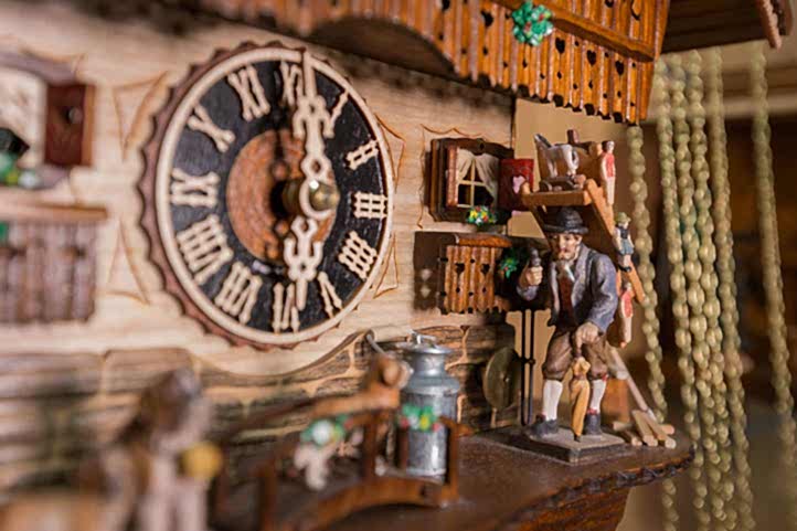 ELRweb_accomm_aa-clock_722.jpg